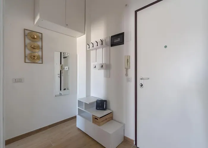 Luminoso Monolocale Zona Fondazione Prada *