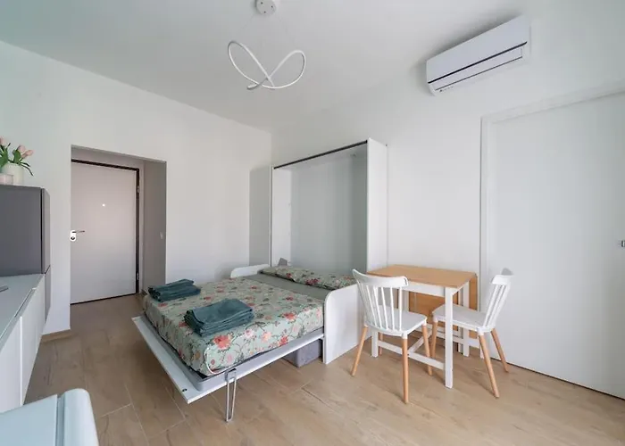 Luminoso Monolocale Zona Fondazione Prada Apartment