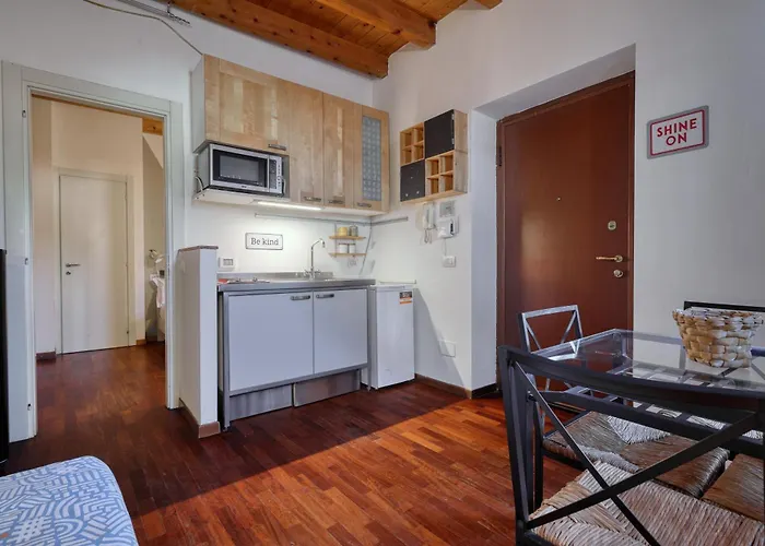 Joivy Welcoming Flat With Balcony Next To Naviglio Grande