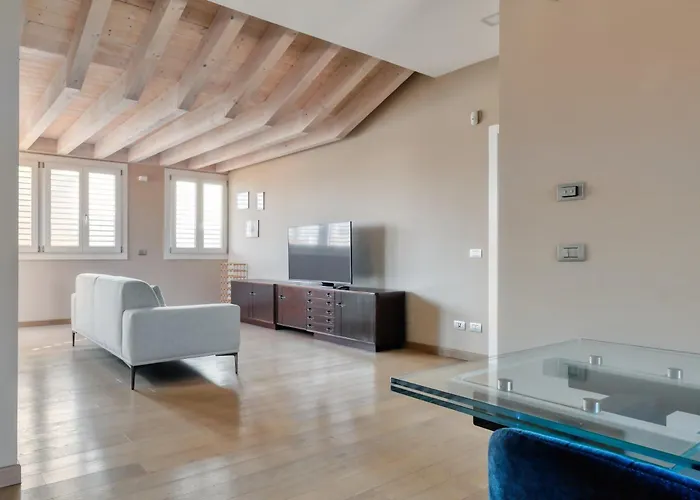 Joivy Elegant With Parking And Balcony