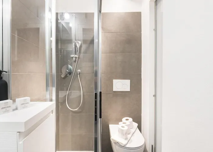 Easylife - - Marcello 32 - * Milán