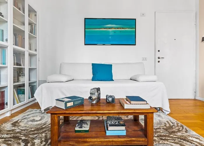 Milano- Stazione Garibaldi Ecletic Διαμέρισμα *