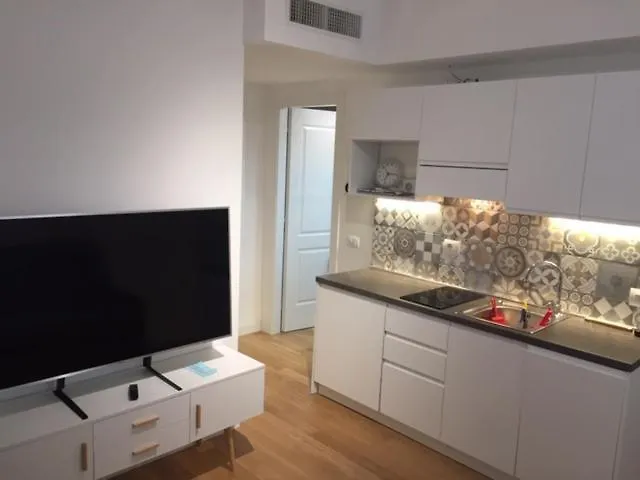 The Small White House In Apartmán Milán