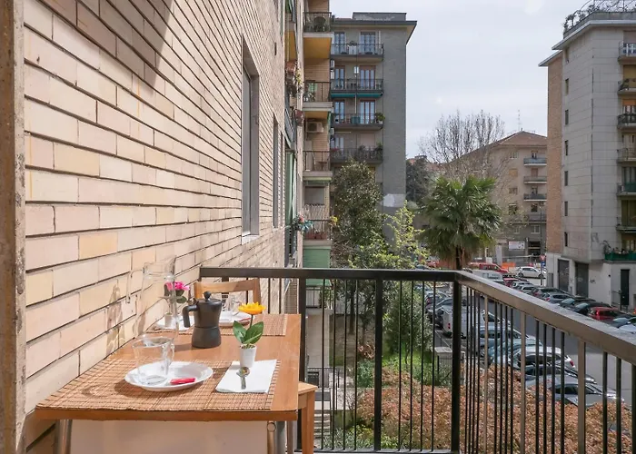 Xenia - Spacious Two-room In The Flower District * Milano