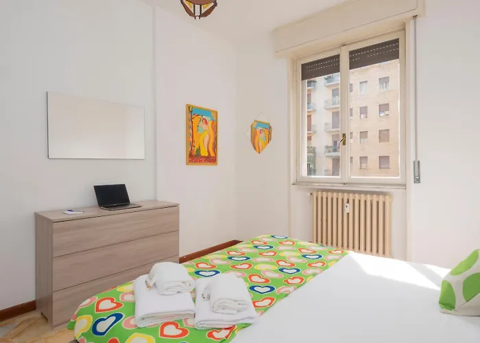 Xenia - Spacious Two-room In The Flower District *