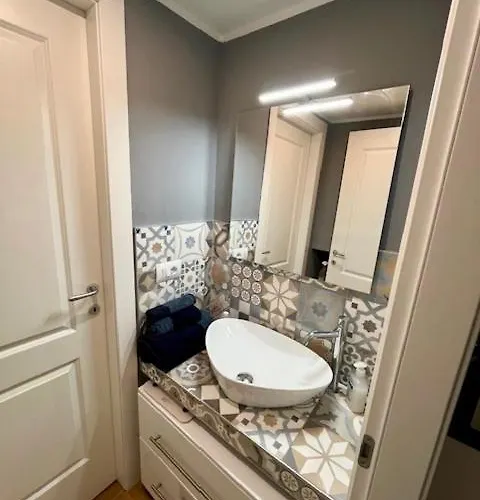 The Small White House In Apartmán