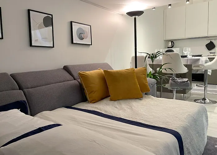 Elegant And Silent Loft In The Center Of