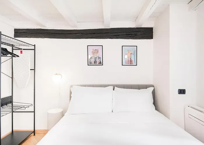 Central Studio Apartment *