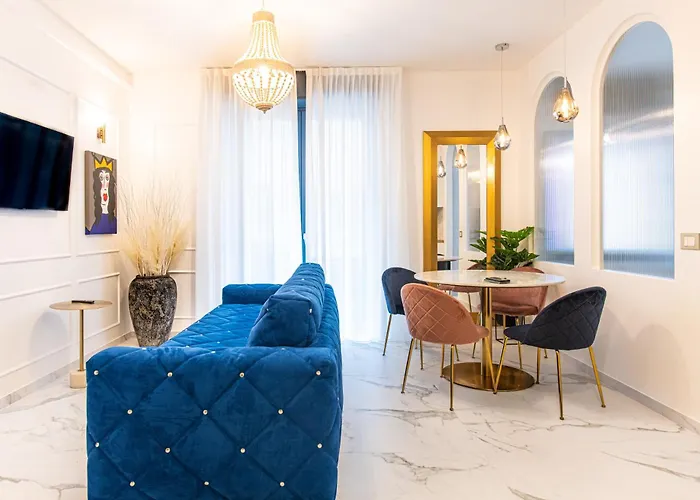 Ms Marple Luxury Station *