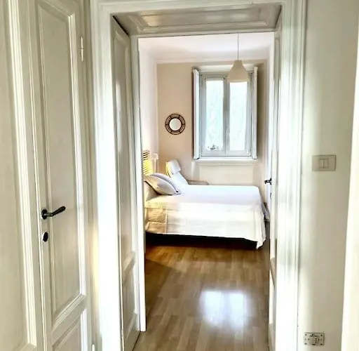 Elegante In Centro Apartment *