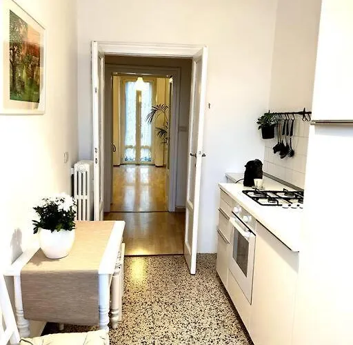 Elegante In Centro Apartment