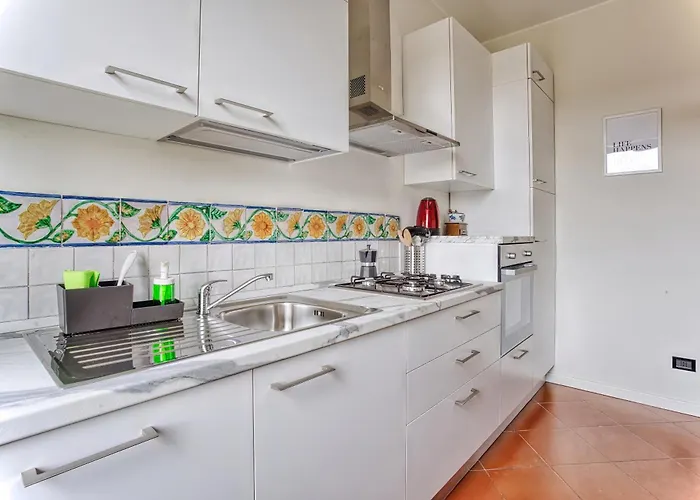 Balilla30; Spacious 2 Bedroom Next To Center Apartament