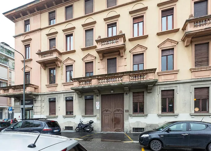 Solari - Tortona - Ampio Trilocale Di Design *