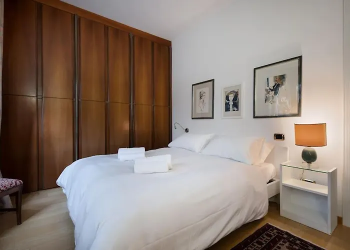 Fondazione Prada - Quadrilocale In Stile Classico 아파트 *