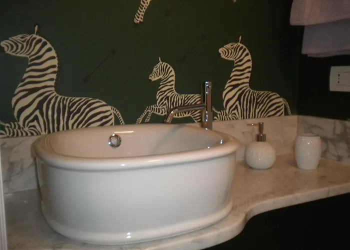 Apartment Zebra Rosso