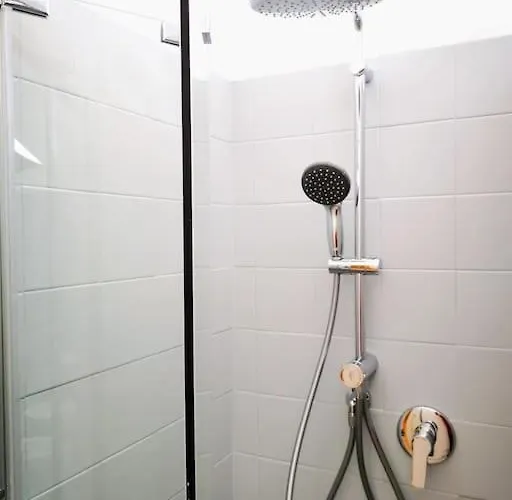 Appartamento Sunny Flat 50 Meters From The Metro *