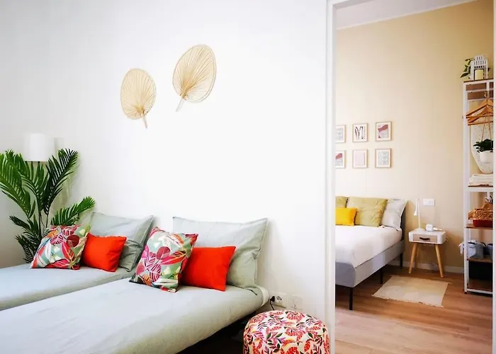 Sunny Flat 50 Meters From The Metro