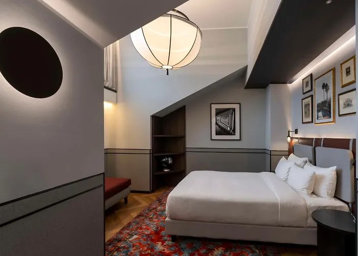 Отель Palazzo Touring Club Milan, A Radisson Collection Милан