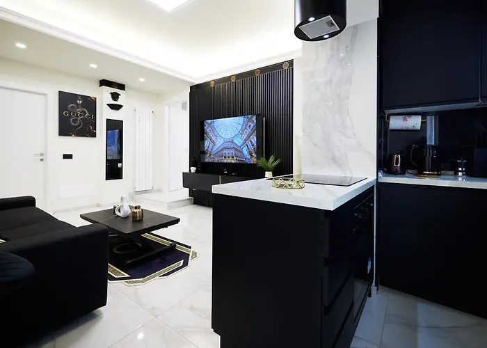 Italian Fashion - Luxurious Marble City Center Lägenhet