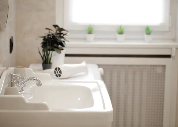 New Modern Flat 10 Minutes Walk From Station * Mediolan