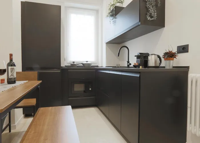 New Modern Flat 10 Minutes Walk From Station *