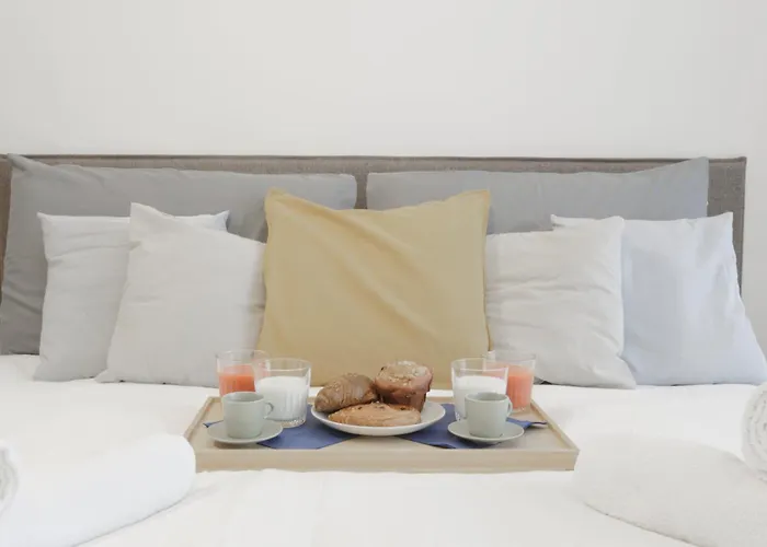 New Modern Flat 10 Minutes Walk From Station * Mediolan