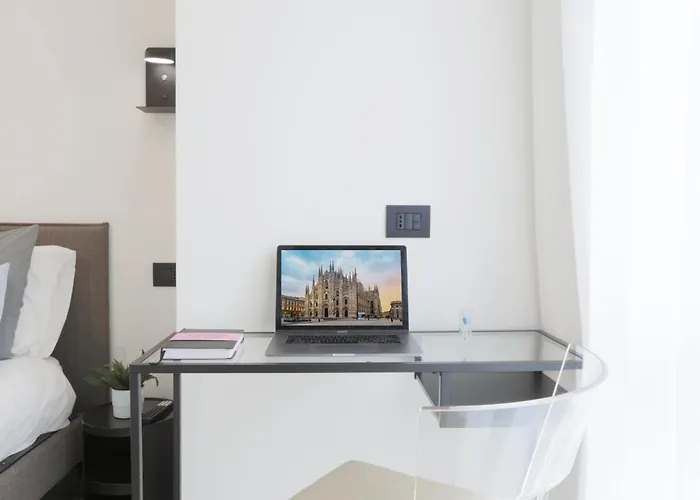 Apartament New Modern Flat 10 Minutes Walk From Station Mediolan