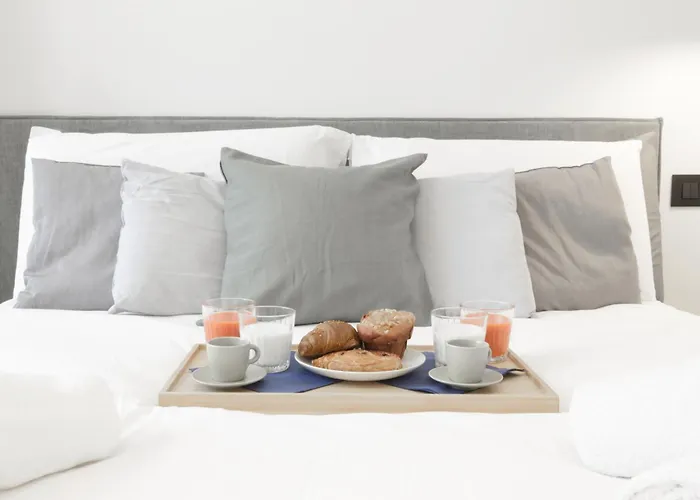 Апартаменты Station Modern Flat W/private Parking