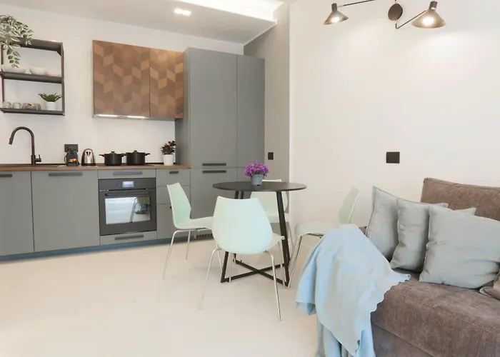 Station Modern Flat W/private Parking Апартаменты Милан