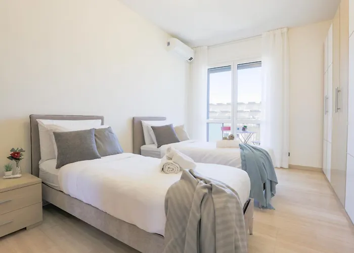 Urban Elegance Station W/private Garage Lejlighed