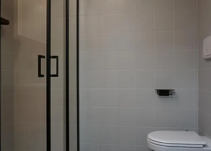 Space Loft - Close To M5 Subway - Free Parking - Sky & Netflix Tv Lejlighed *