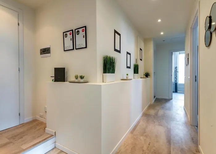 Elegant Brand New Near Duomo * 米兰