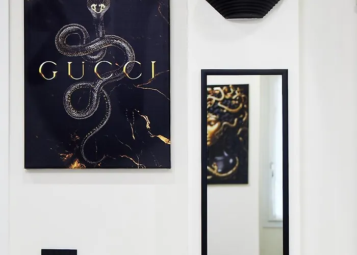 Italian Fashion - Luxurious Marble City Center Lägenhet