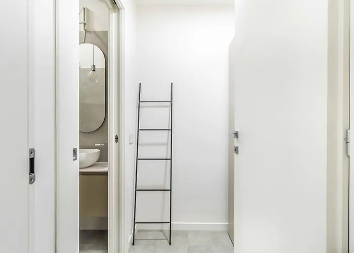 Domusmi Veniero 12 * Milánó