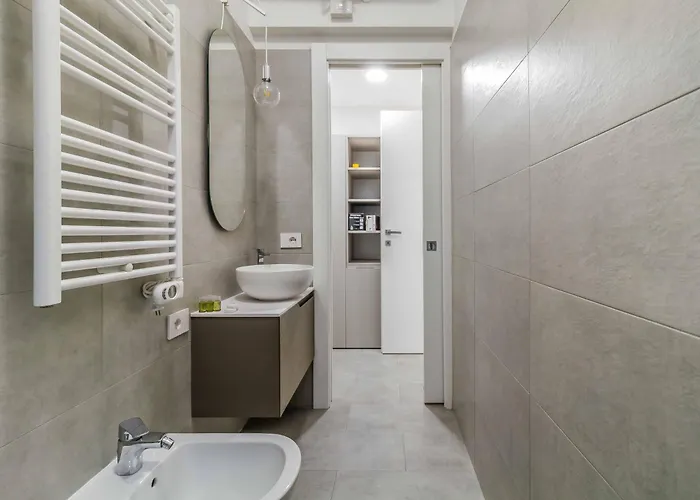 Domusmi Veniero 12 *