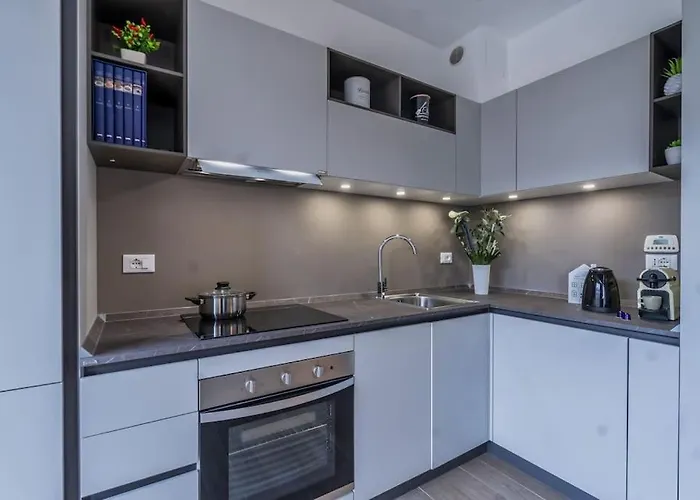 Duomo Space Free Parking - Private Gym- Metro Apartman *