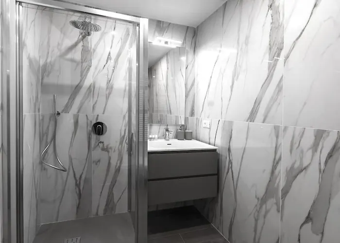 Apartman Duomo Space Free Parking - Private Gym- Metro *