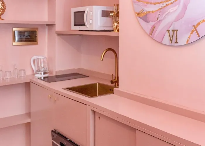 Piazza Del Carmine - Gold Exclusive - In The Underground No Windows Milan