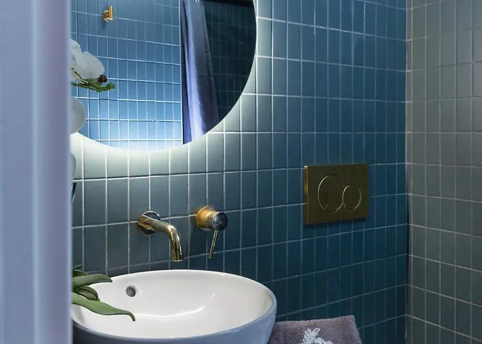 Piazza Del Carmine - Gold Exclusive - In The Underground No Windows * Milan