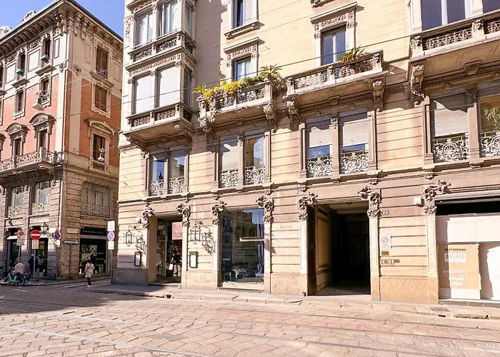 Piazza Del Carmine - Gold Exclusive - In The Underground No Windows * Milan