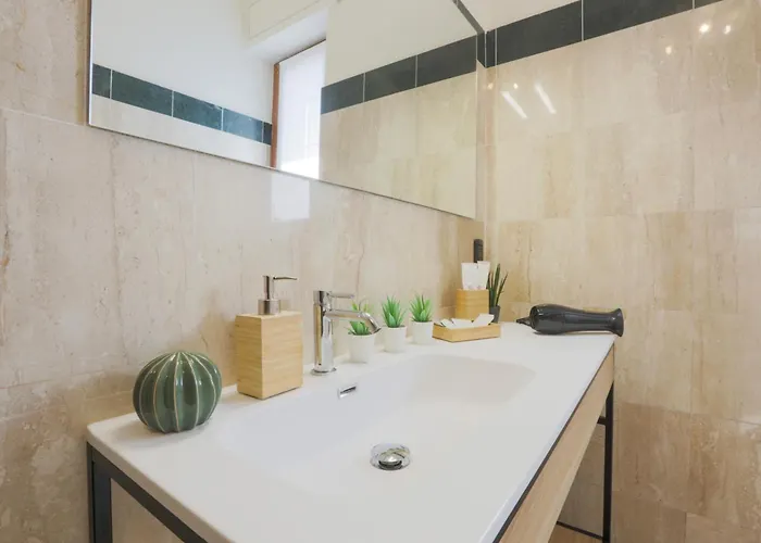 Urban Elegance Station W/private Garage Lejlighed *