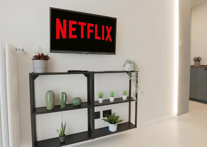 Station Modern Flat W/private Parking