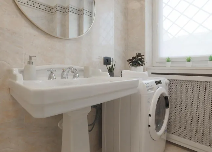 New Modern Flat 10 Minutes Walk From Station Mediolan