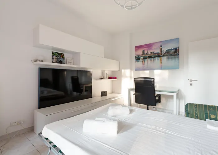 Guesthost - Corvetto M3 Bright With Balcony! Lägenhet