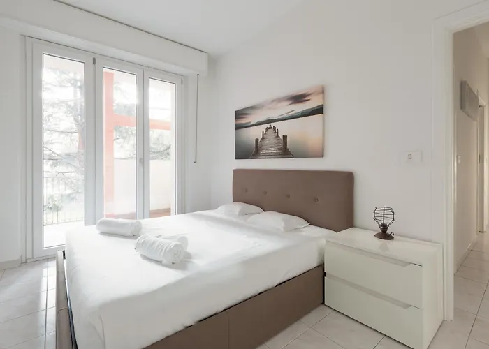Guesthost - Corvetto M3 Bright With Balcony! Apartment *
