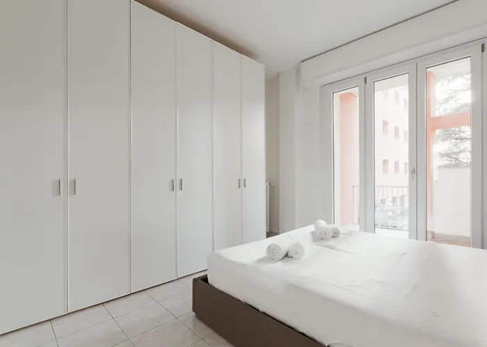 Apartment Guesthost - Corvetto M3 Bright With Balcony! *