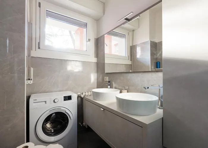 Guesthost - Corvetto M3 Bright With Balcony! Apartment