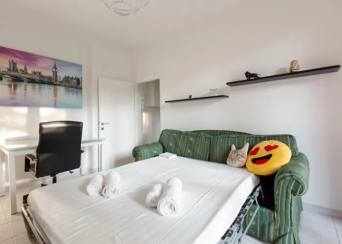 Apartment Guesthost - Corvetto M3 Bright With Balcony! Milan