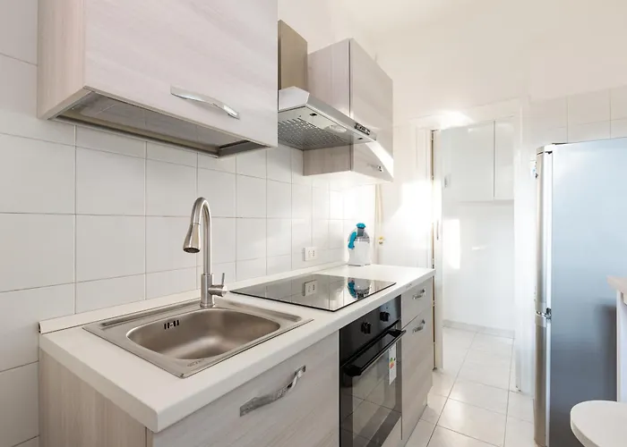 Guesthost - Corvetto M3 Bright With Balcony! Lägenhet Milano