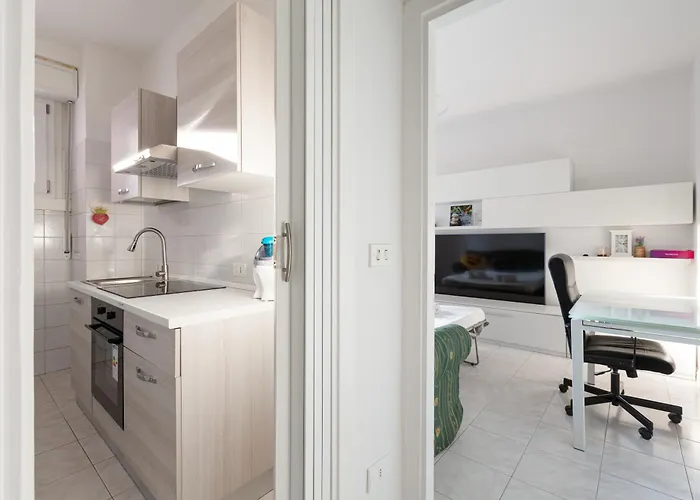 Guesthost - Corvetto M3 Bright With Balcony!